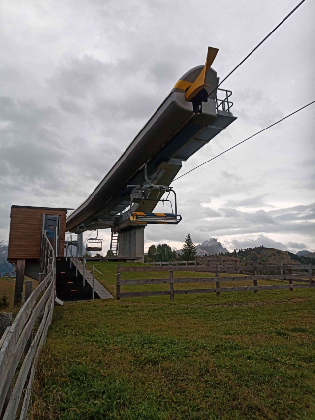 seilbahn.cc - Mitteleinstieg Leitner Compact