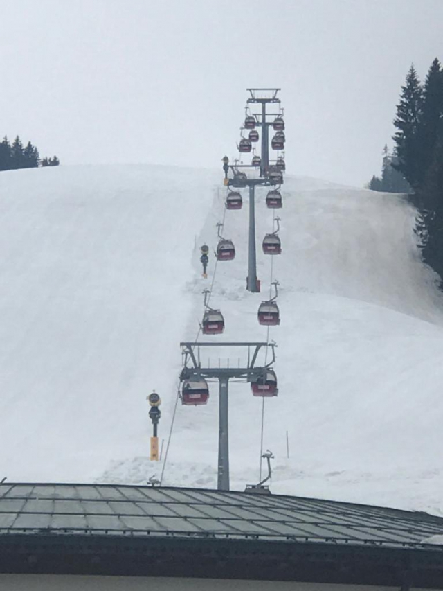 seilbahn.cc - Doppelmayr Einseilumlaufbahn, 8 Personen Kabinen