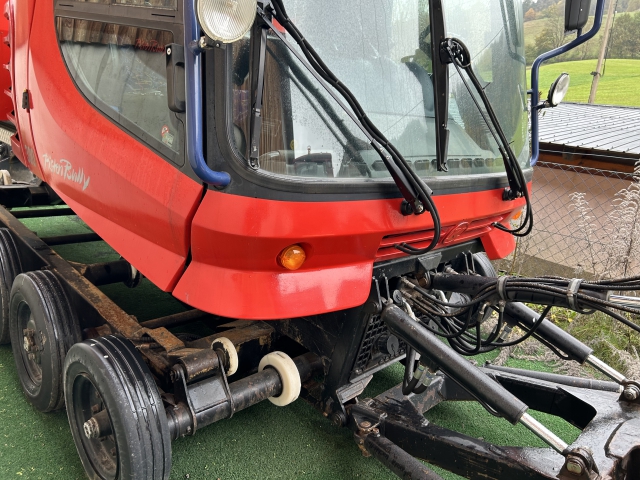 seilbahn.cc - Pistenbully 300 mit Kabine